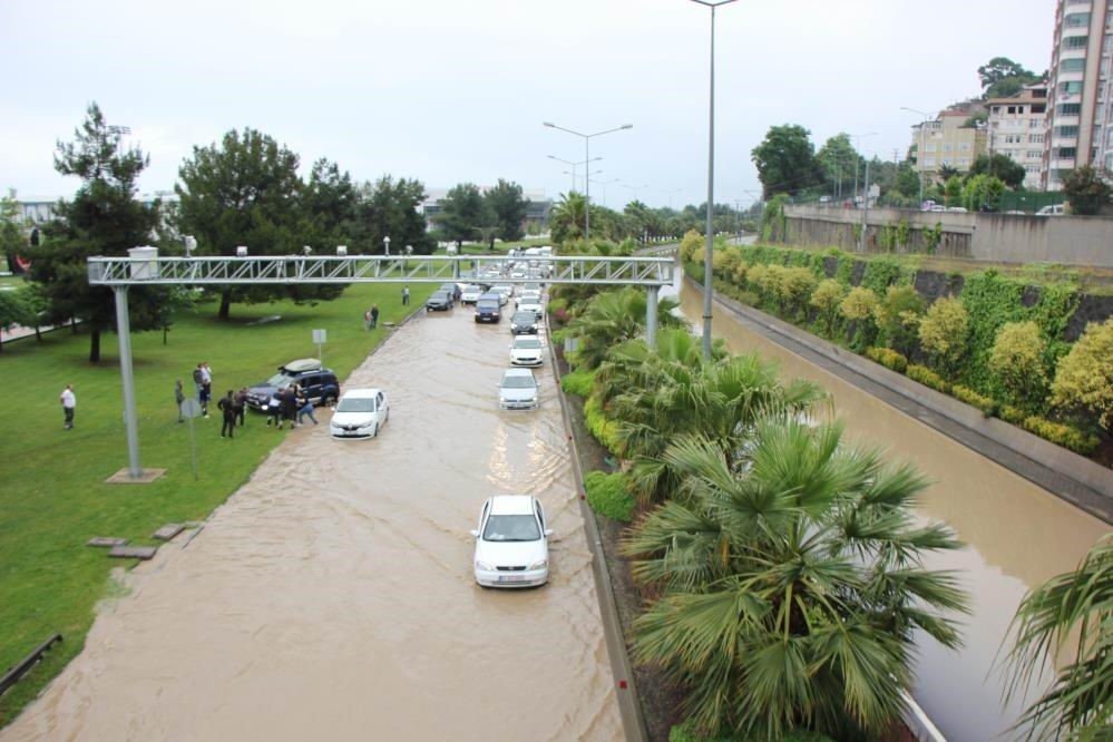 Başkan Demir’den ’sel’ değerlendirmesi: "45 dakikada metrekareye 53 kilo yağış düştü"
