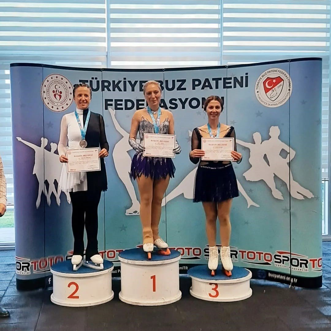 Samsunlu buz pateni sporcularından derece