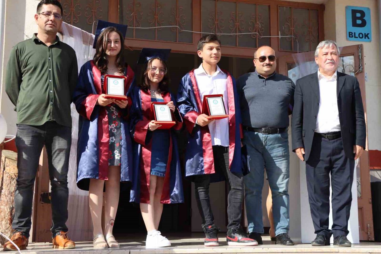 Şehit Yunus Baykal Ortaokulunda mezuniyet sevinci