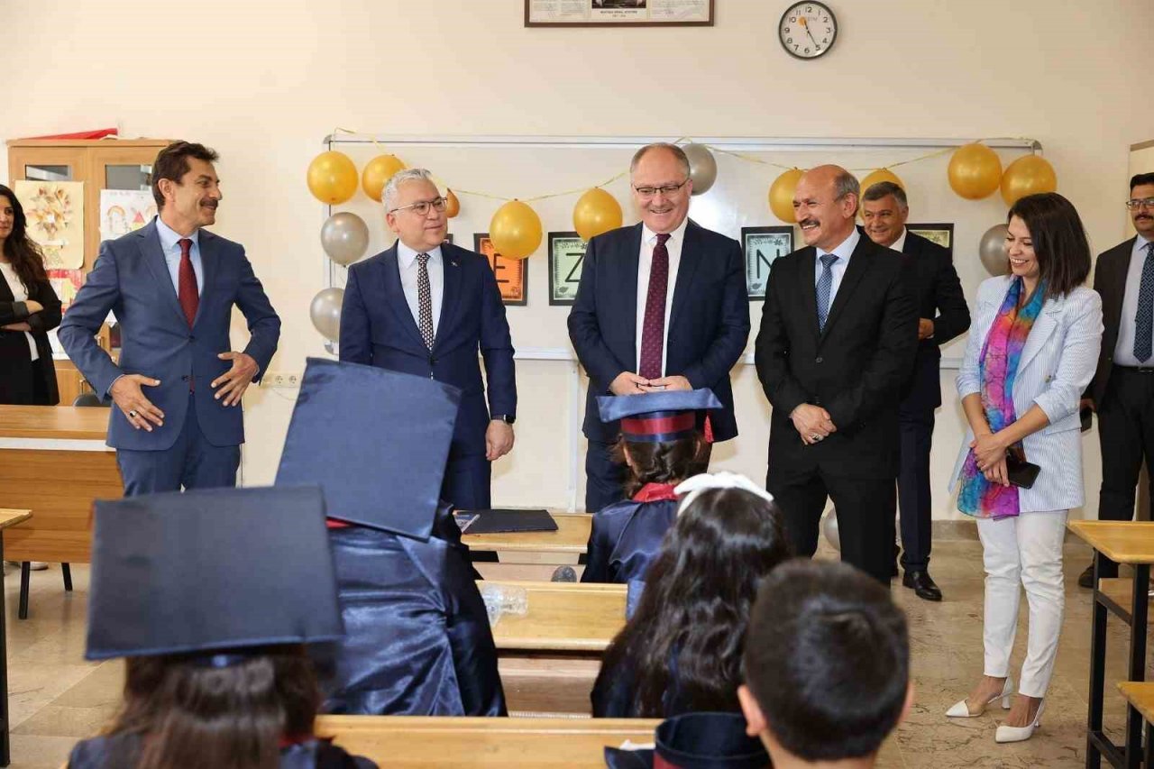 Sivas’ta 125 bin 269 öğrenci karne heyecanı yaşadı