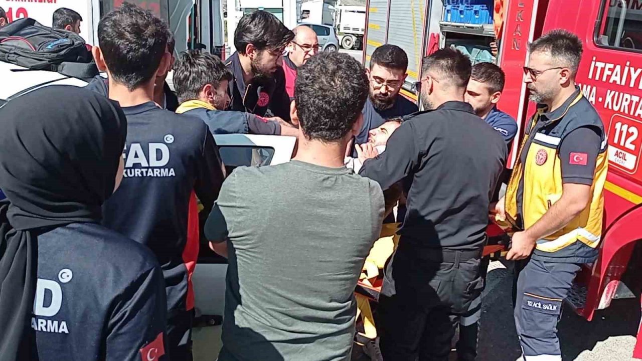 Sivas’ta tır ile otomobil çarpıştı: 4 yaralı