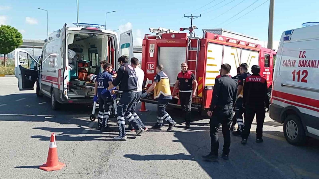 Sivas’ta tır ile otomobil çarpıştı: 4 yaralı