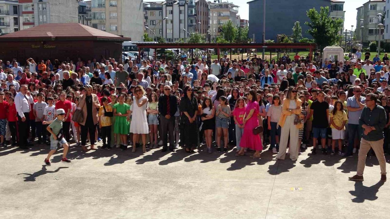 Ordu’da ikiz öğrencilerin karne heyecanı