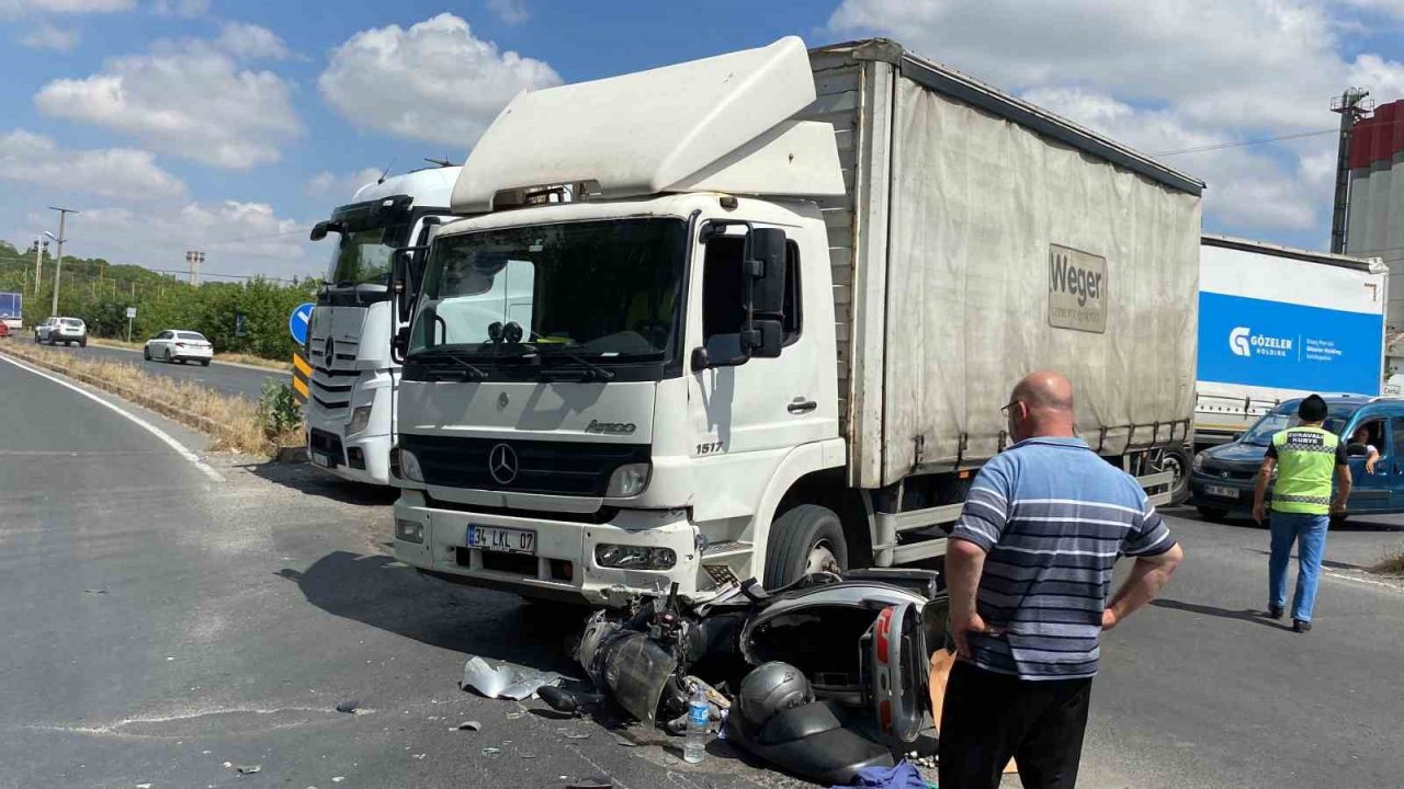Çorlu’da motosiklet kamyonun altına girdi: 1 yaralı