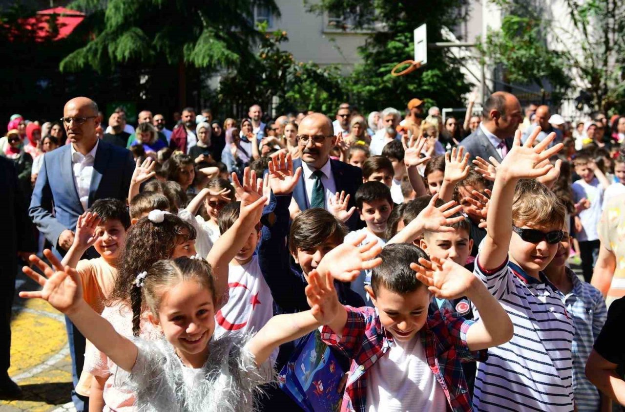 Trabzon’da 145 bin öğrenci bugün karnelerini aldı