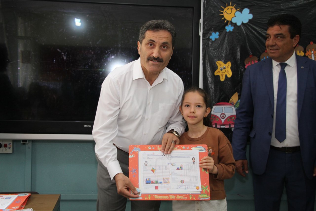 Kula’da 6 bin 362 öğrenci karne sevinci yaşadı