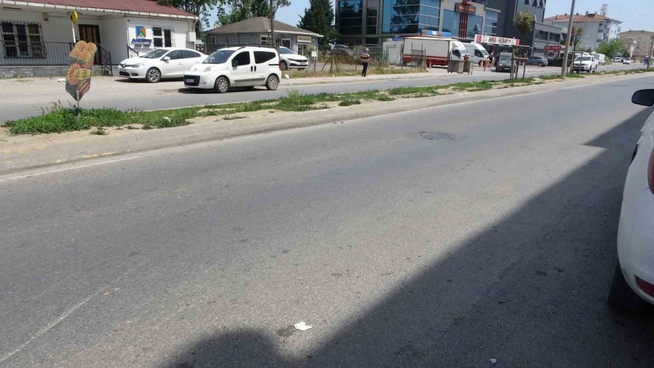 Tuzla’da aracın çarptığı yayanın havada taklalar attığı kaza kamerada