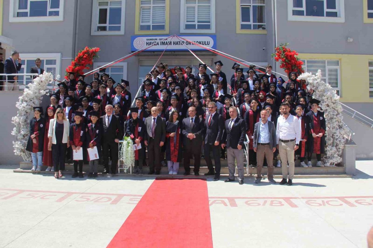 Vali Dağlı, Havza’da öğrencilere karne dağıttı