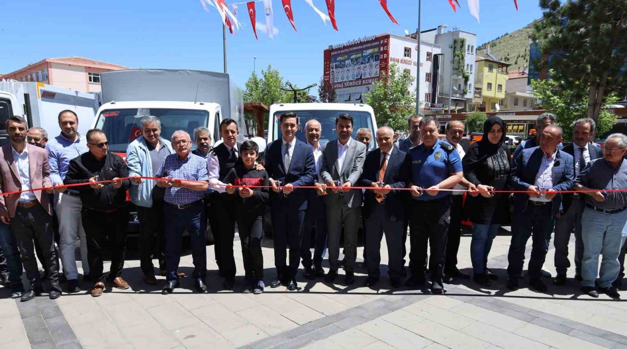 Yahyalı Belediyesi Yeni Araçlarını Törenle Tanıttı