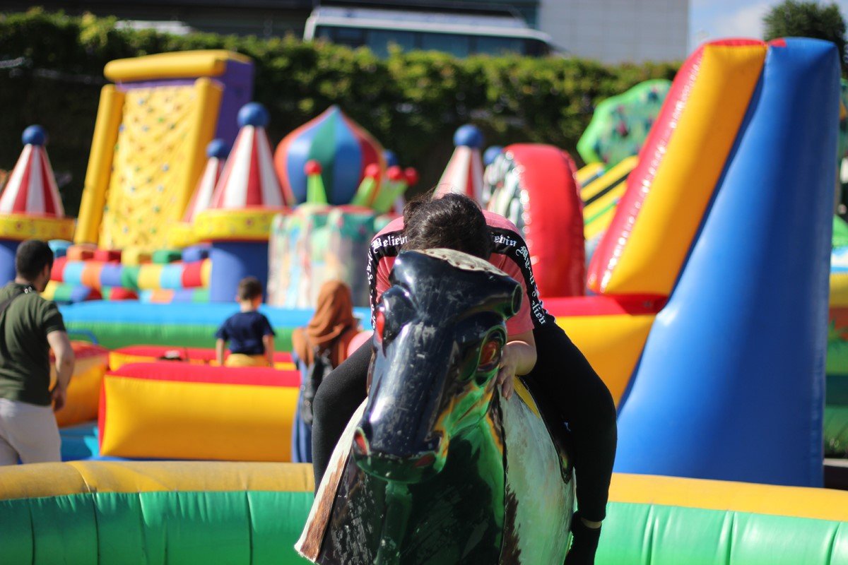 Zeytinburnu’nda karne sevinci eğlence dolu bir şenlikle kutlanıyor