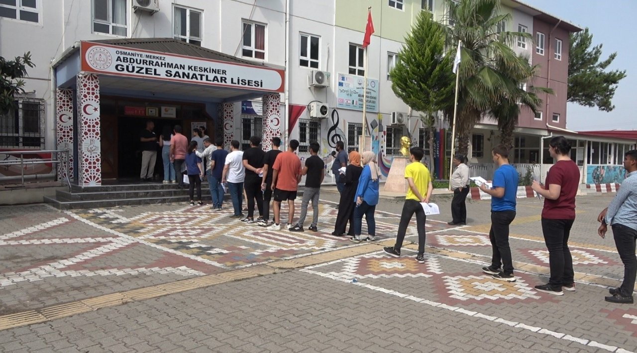 Deprem bölgesi Osmaniye’de öğrencilerin YKS heyecanı