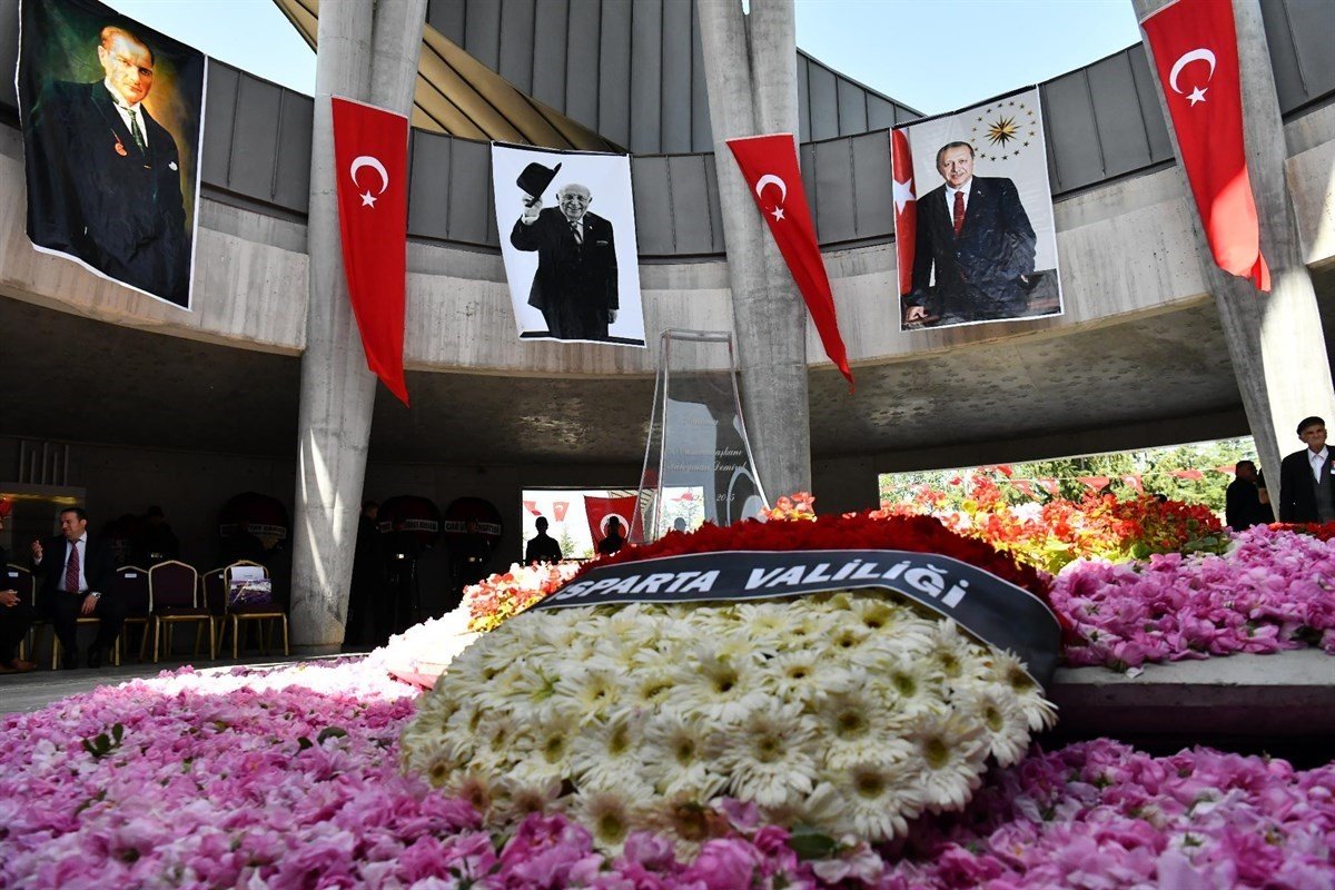 9. Cumhurbaşkanı Süleyman Demirel, kabri başında törenle anıldı