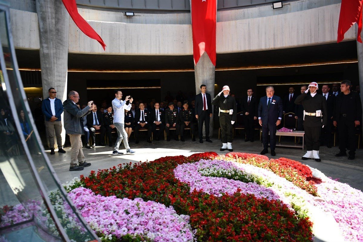 9. Cumhurbaşkanı Süleyman Demirel, kabri başında törenle anıldı
