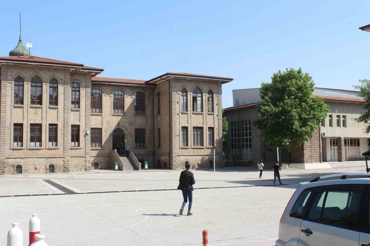 Afyonkarahisar’da YKS maratonu 22 bin 909 adayın katılımı ile başladı