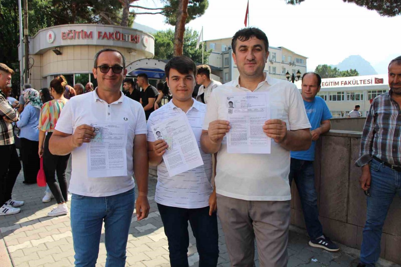 Aile boyu üniversite sınavına girdiler