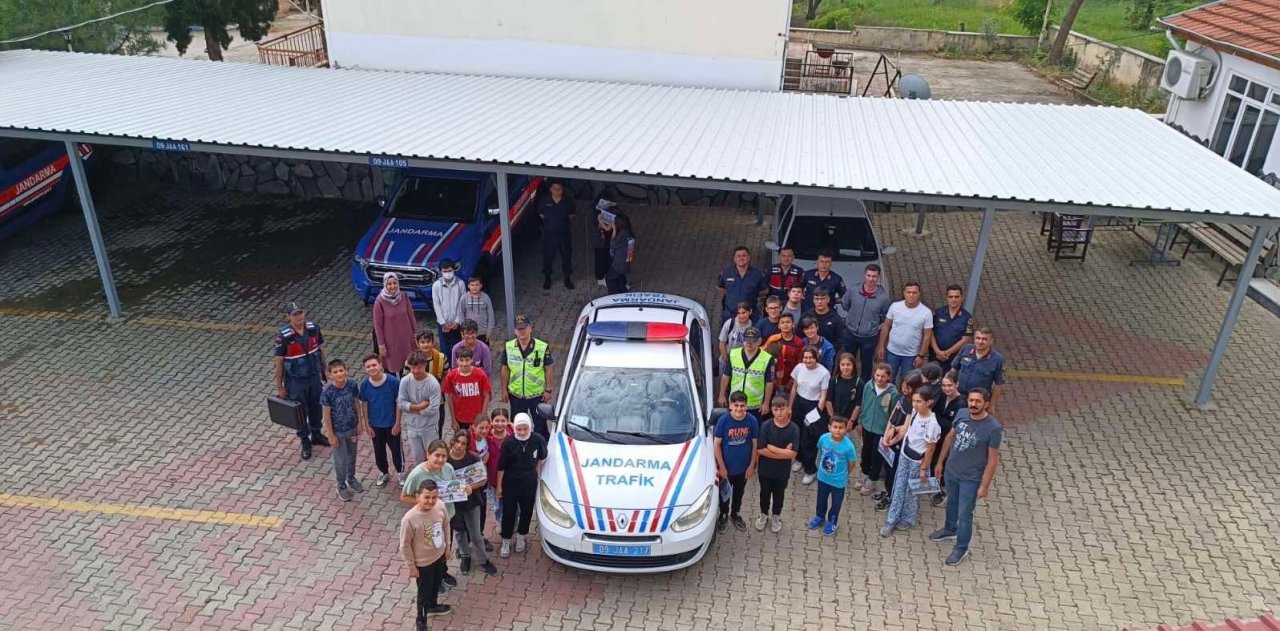 Aydın’da 220 öğrenci “trafik dedektifi” oldu