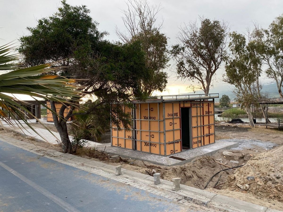 Kocagöl’de kaçak yapılar sökülüyor