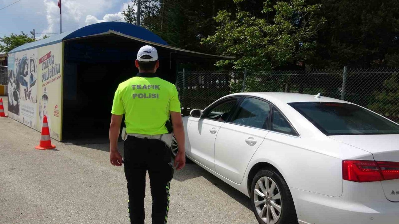 Bolu’da dikkat çeken polis uygulaması: Yaşam tüneli oluşturuldu