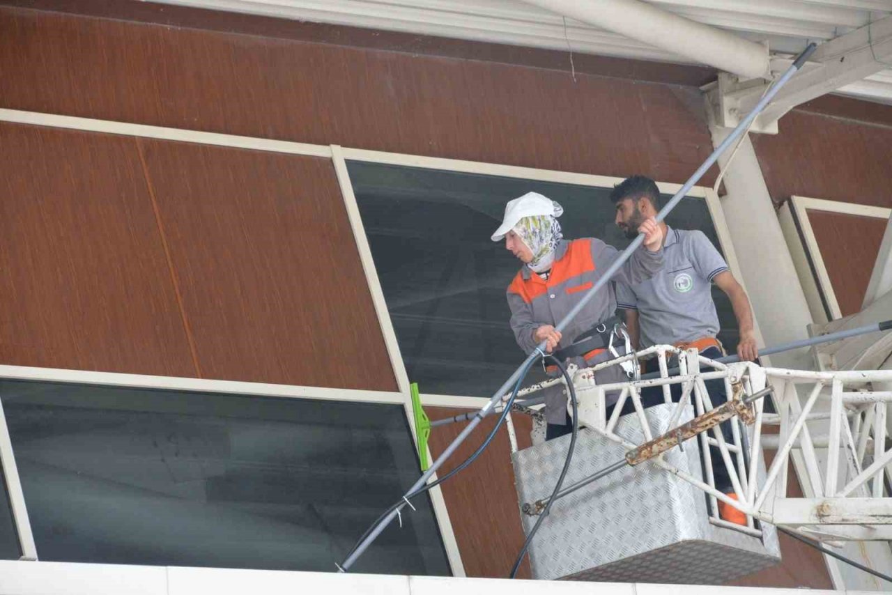 Bozüyük otogarında Kurban Bayramı öncesinde temizlik