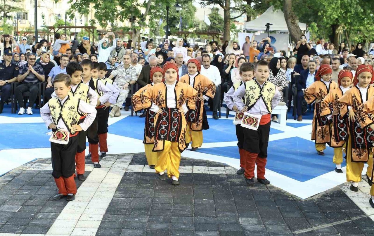 Minikler izleyenleri kendine hayran bıraktı