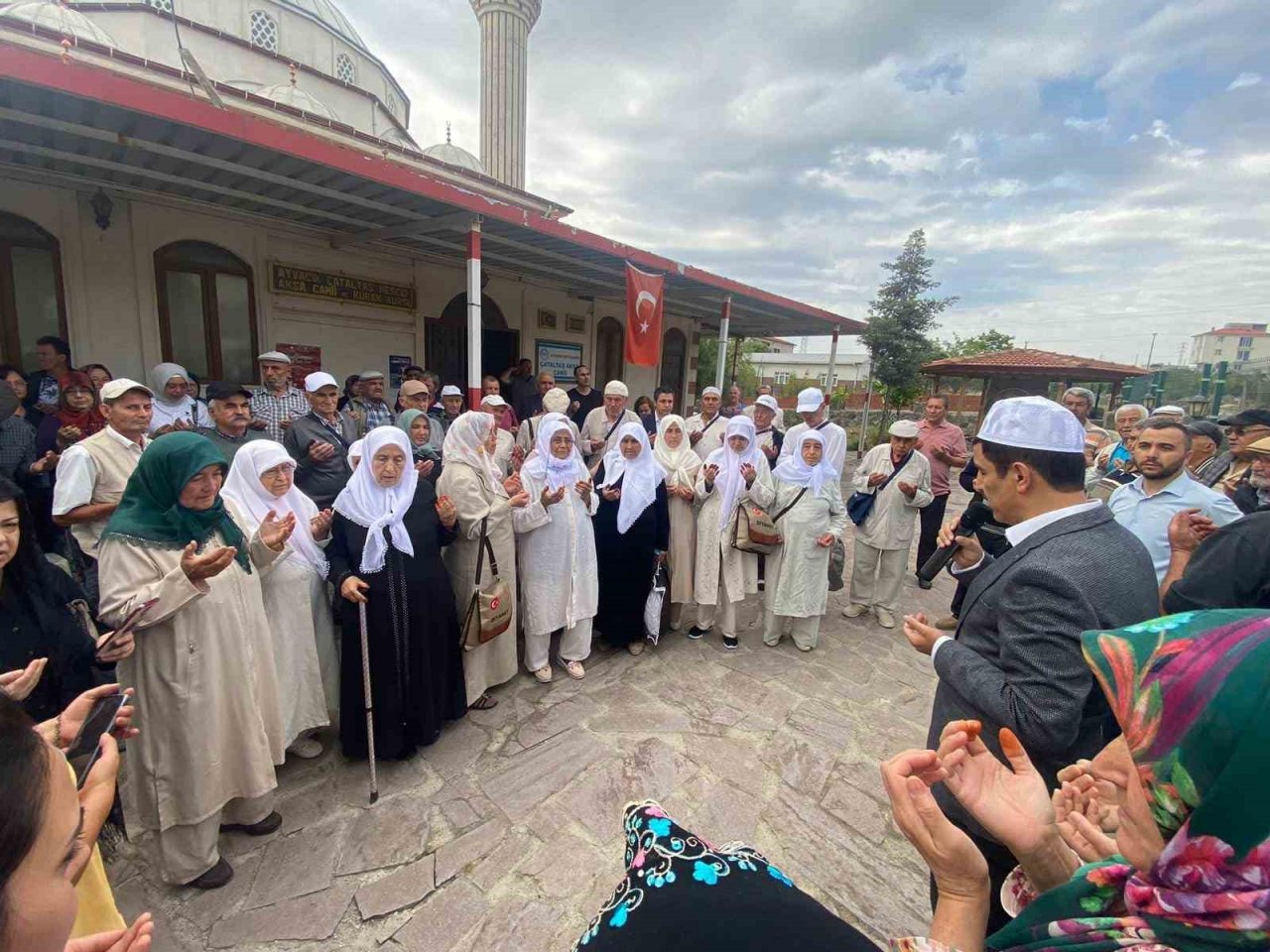 Ayvacık’ta hacı adayları kutsal topraklara uğurlandı
