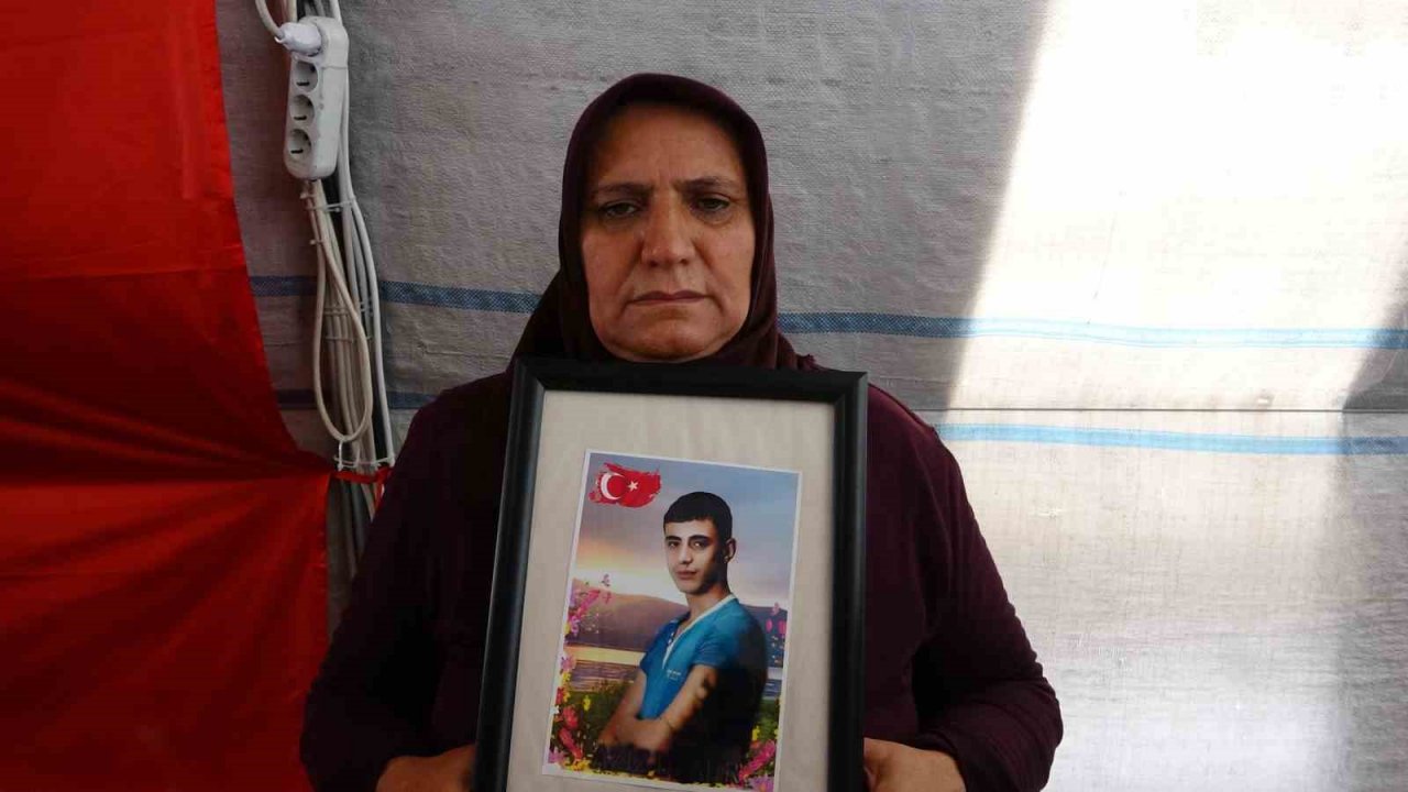 HDP önündeki ailelerin umutlu bekleyişi bin 384. gününde