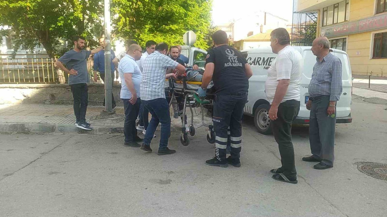 Cip ile hafif ticari araç çarpıştı: 1 yaralı