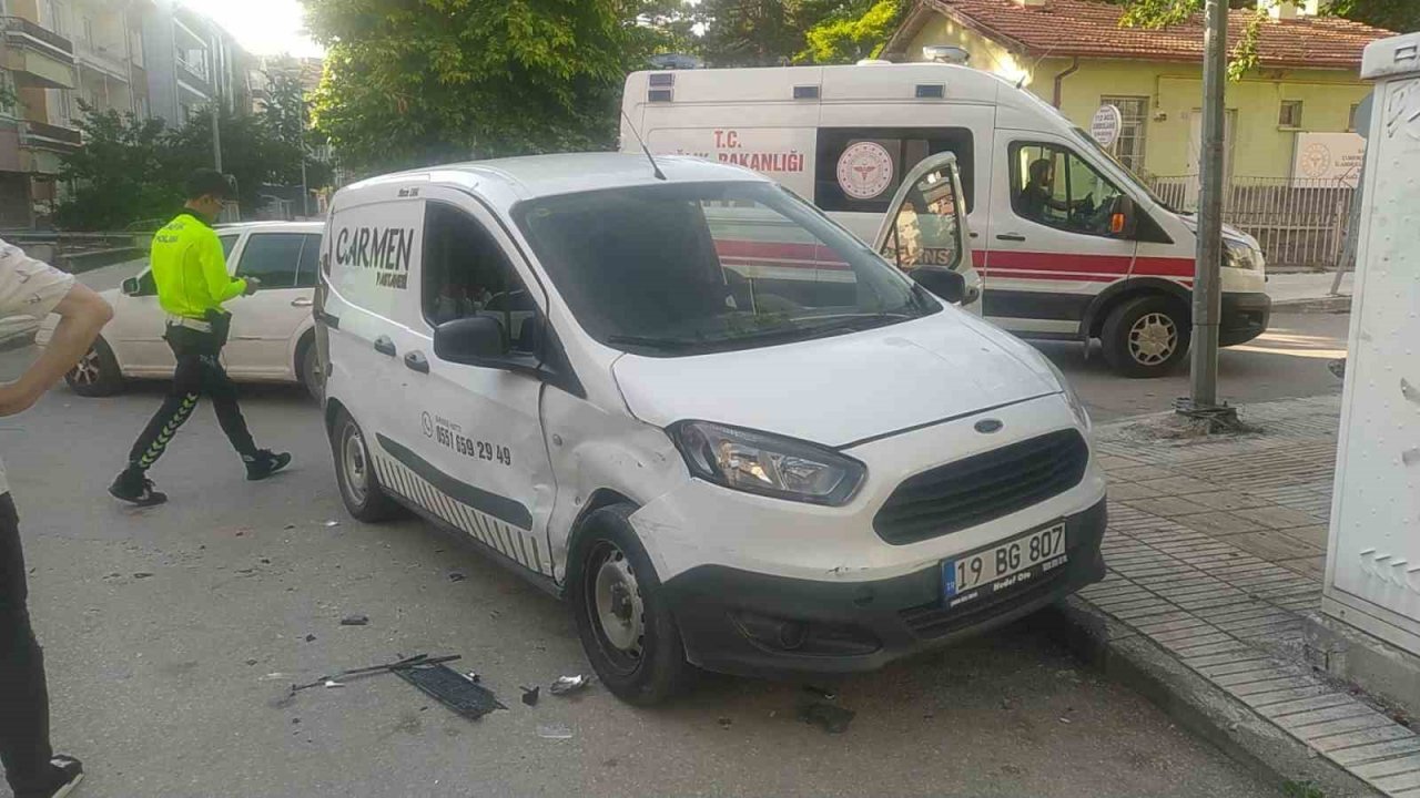 Cip ile hafif ticari araç çarpıştı: 1 yaralı