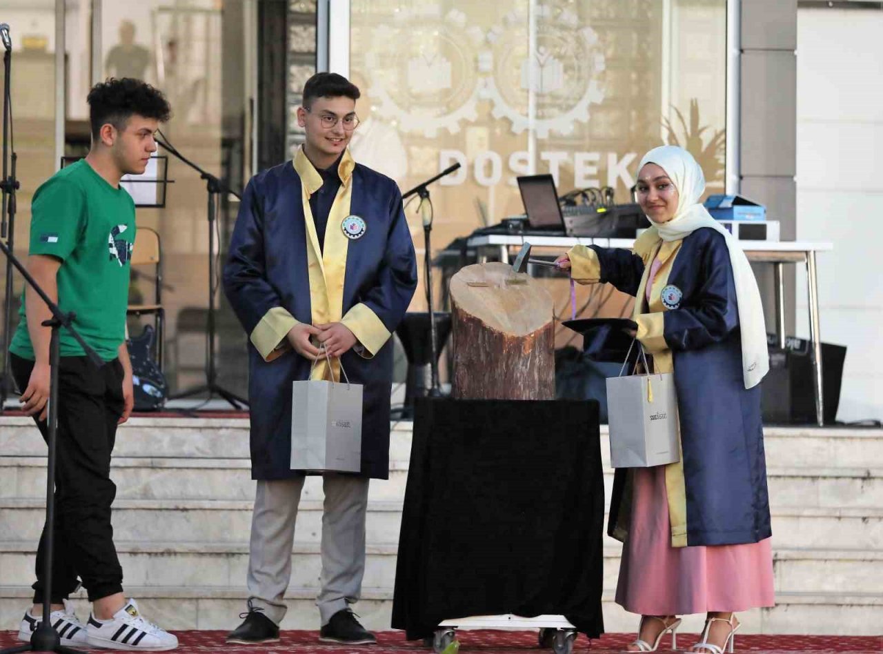 Denizli OSB Teknik Koleji 205 mezununu uğurladı