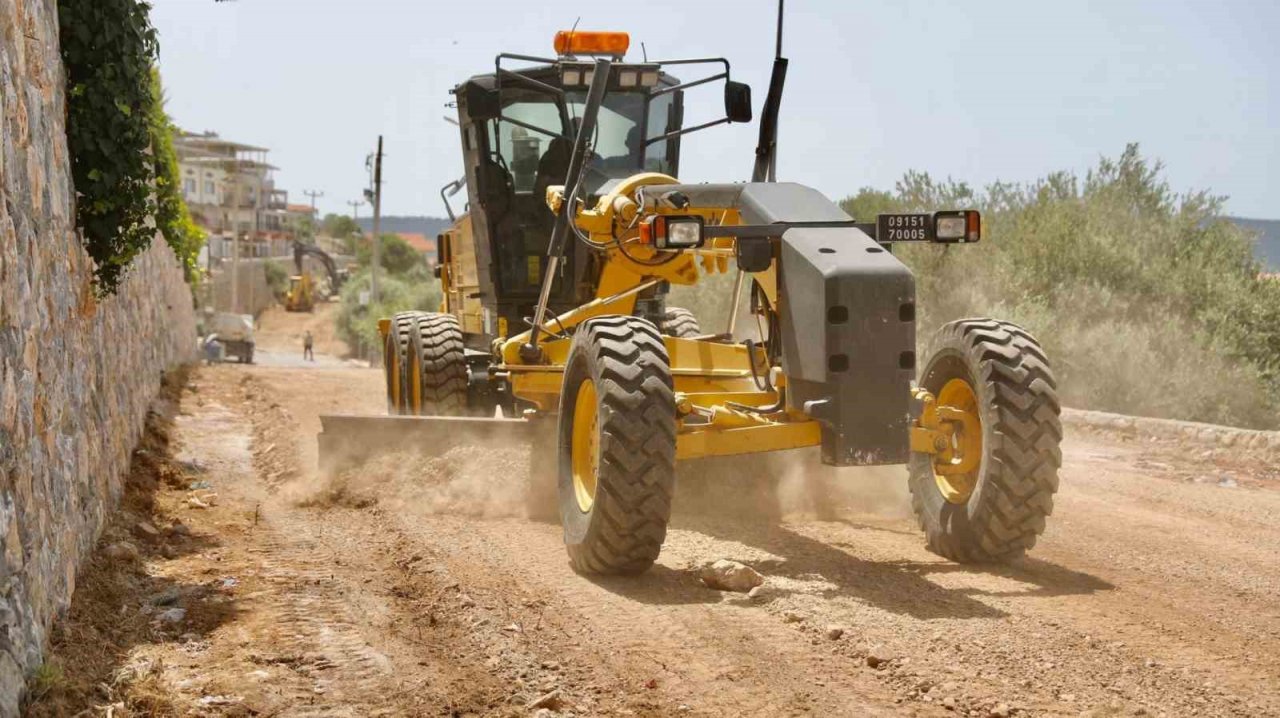 Akbük Mahallesi’nde yol yapım çalışmaları devam ediyor