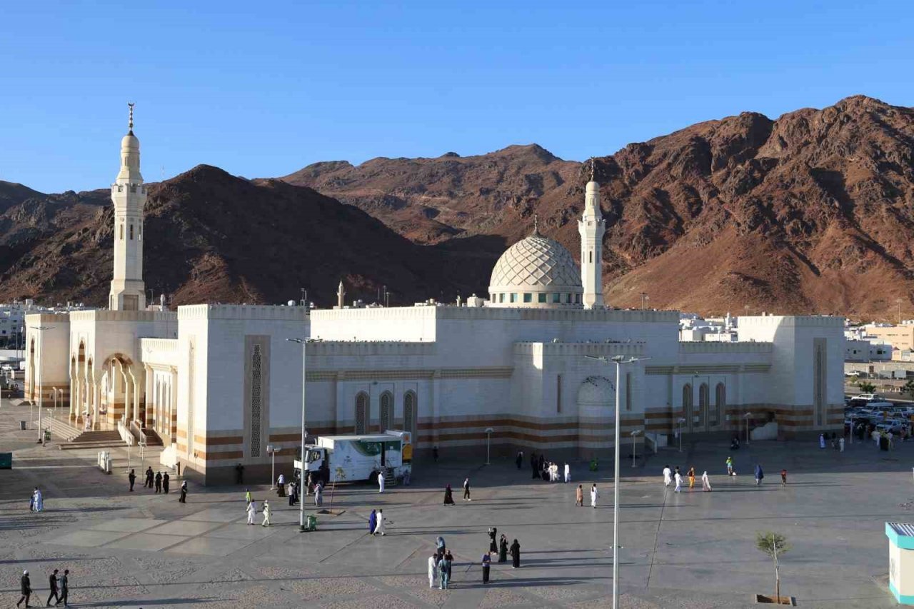 Diyanet İşleri Başkanı Erbaş, Medine’de Türk Hac İşleri Ofisi’ni ziyaret etti