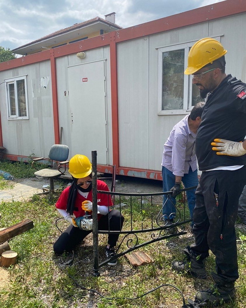 Ağır hasarlı binada kurtarma tatbikatı yaptılar