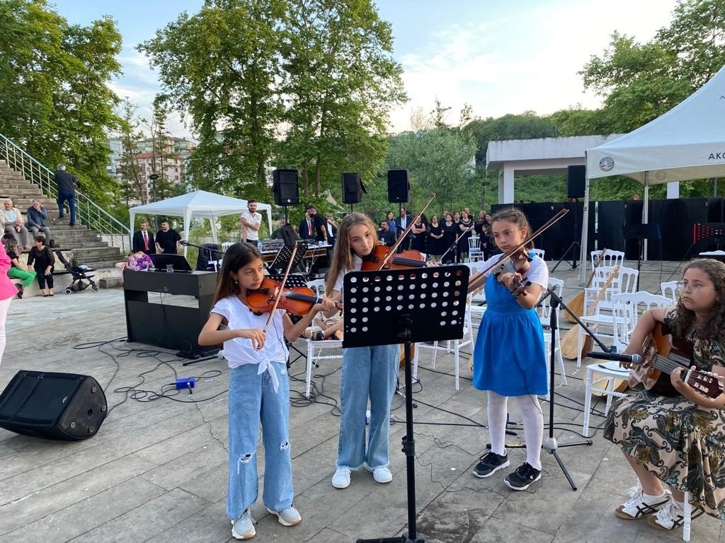 Halk Eğitim Merkezinde öğrendiler konser verdiler