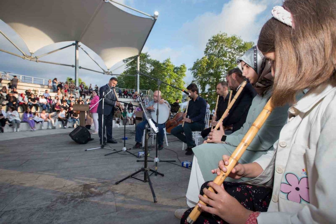 Halk Eğitim Merkezinde öğrendiler konser verdiler