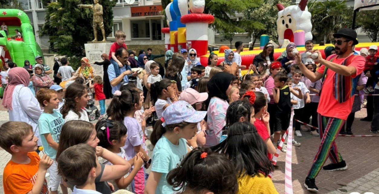 Emet Belediyesi’nden çocuklara karne hediyesi