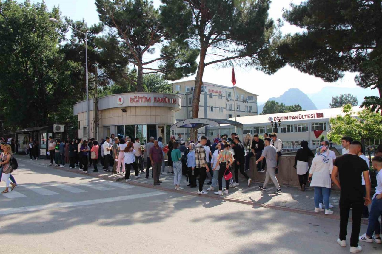 Aile boyu üniversite sınavına girdiler