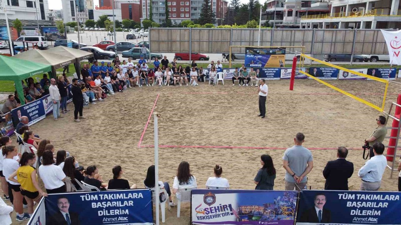 Plaj voleybolu festivali başladı