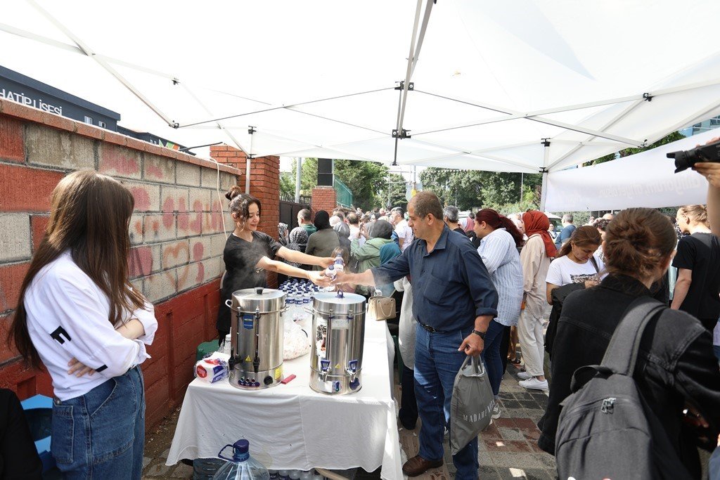 İnegöl Belediyesi YKS sınavında öğrencileri ve aileleri yalnız bırakmadı