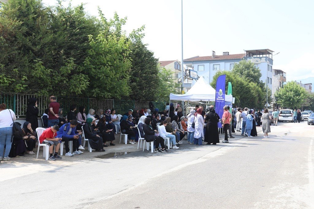 İnegöl Belediyesi YKS sınavında öğrencileri ve aileleri yalnız bırakmadı