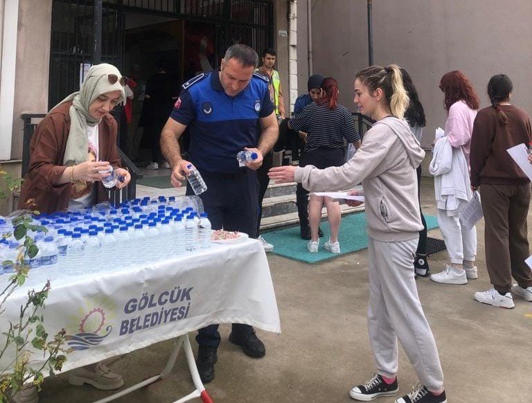 Başkan Sezer öğrencilere moral verdi