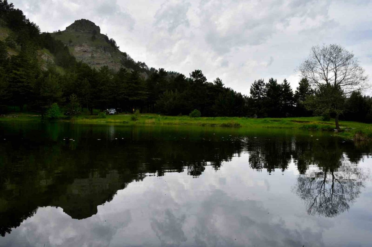 Altınpınar Gölüne ziyaretçi akını