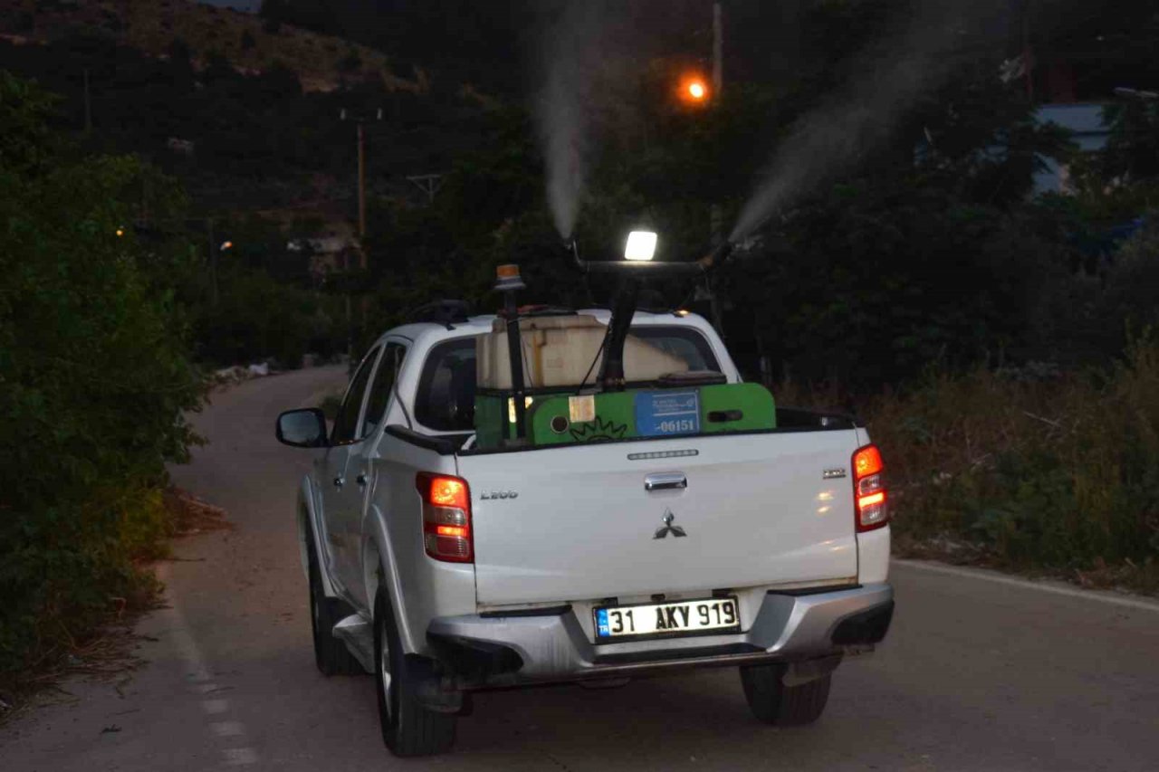 Hatay’da larva ve uçkunla mücadele çalışmaları sürüyor