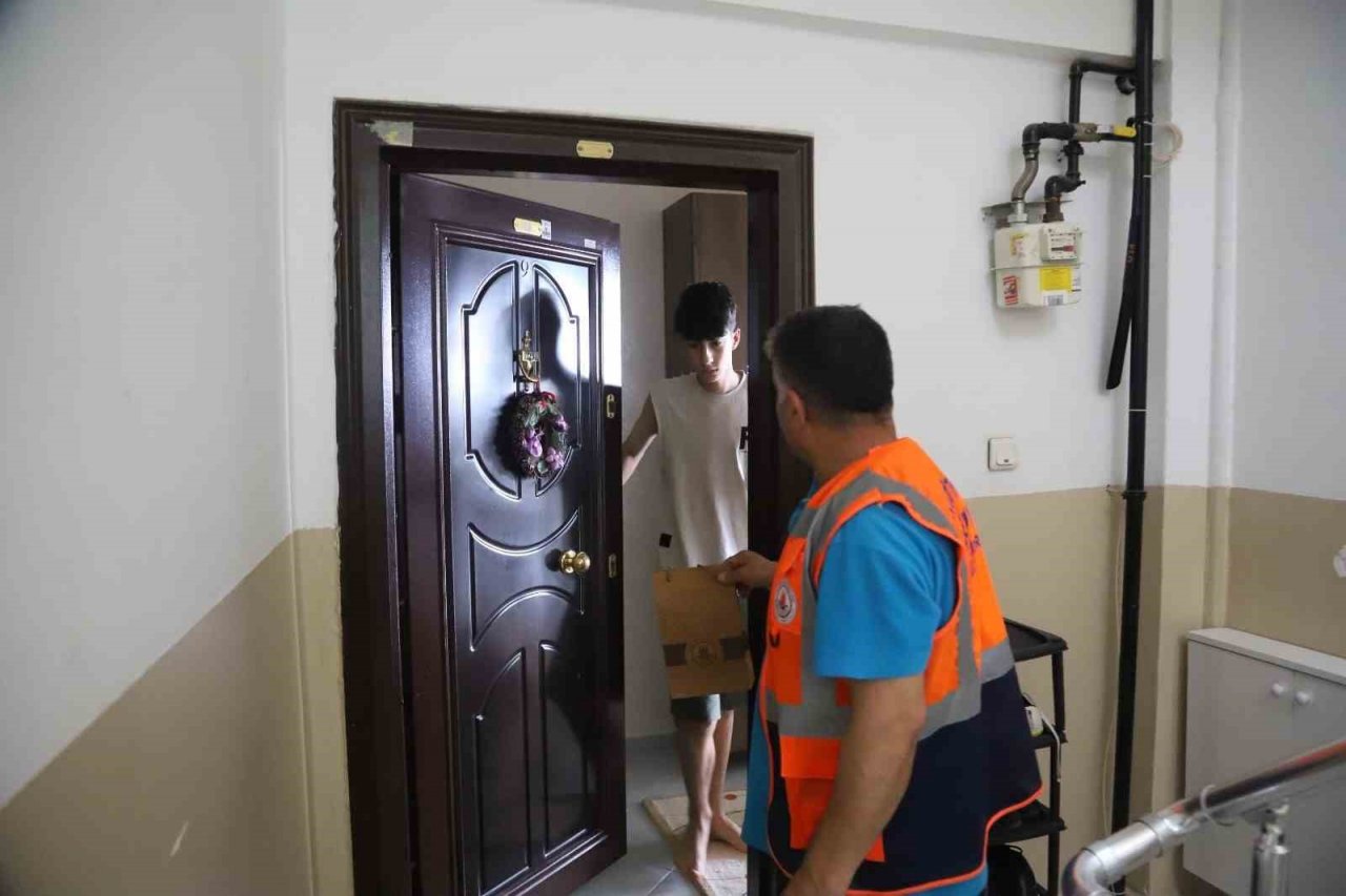 Kağıthane Belediyesinden YKS sınavı öncesi öğrencilere moral hediyesi