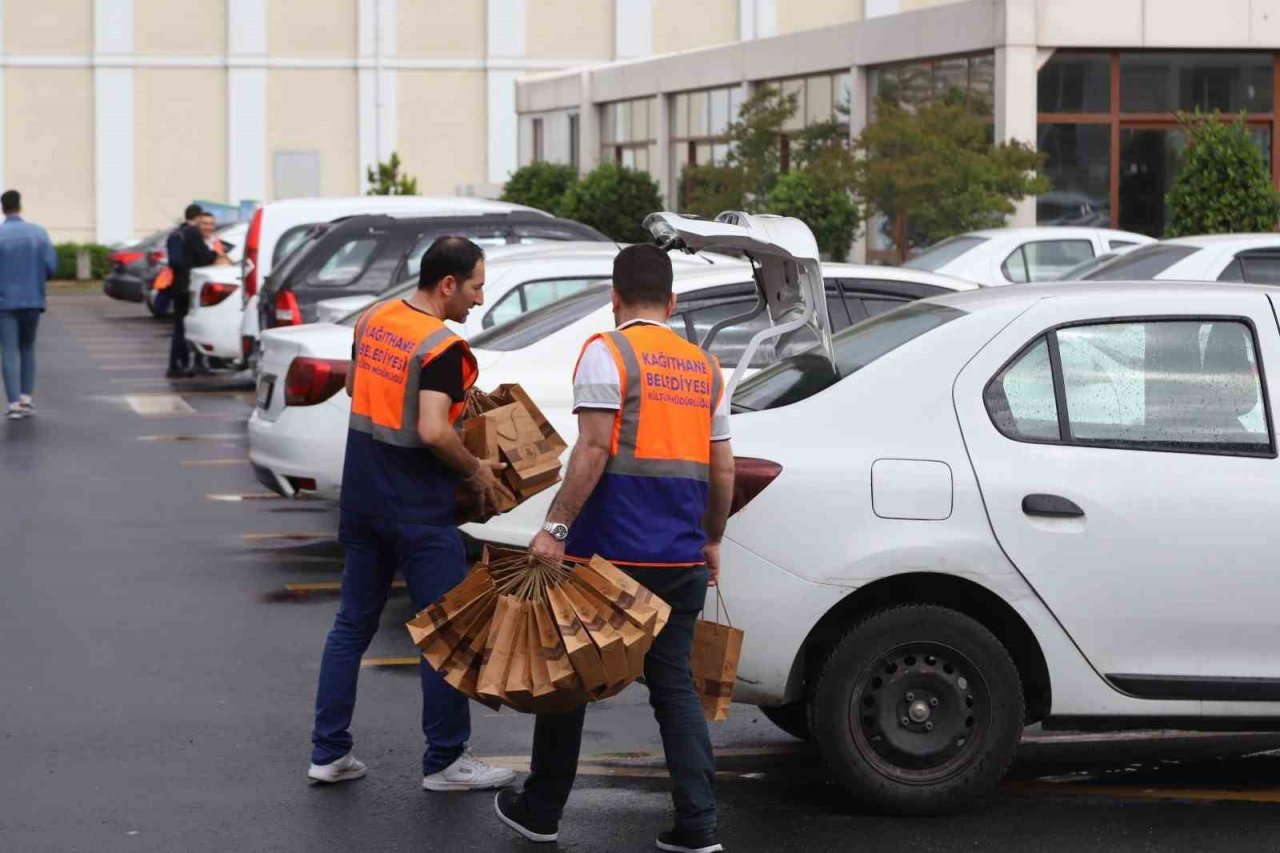 Kağıthane Belediyesinden YKS sınavı öncesi öğrencilere moral hediyesi