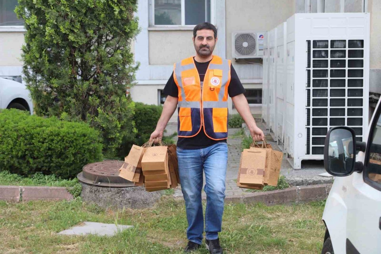 Kağıthane Belediyesinden YKS sınavı öncesi öğrencilere moral hediyesi