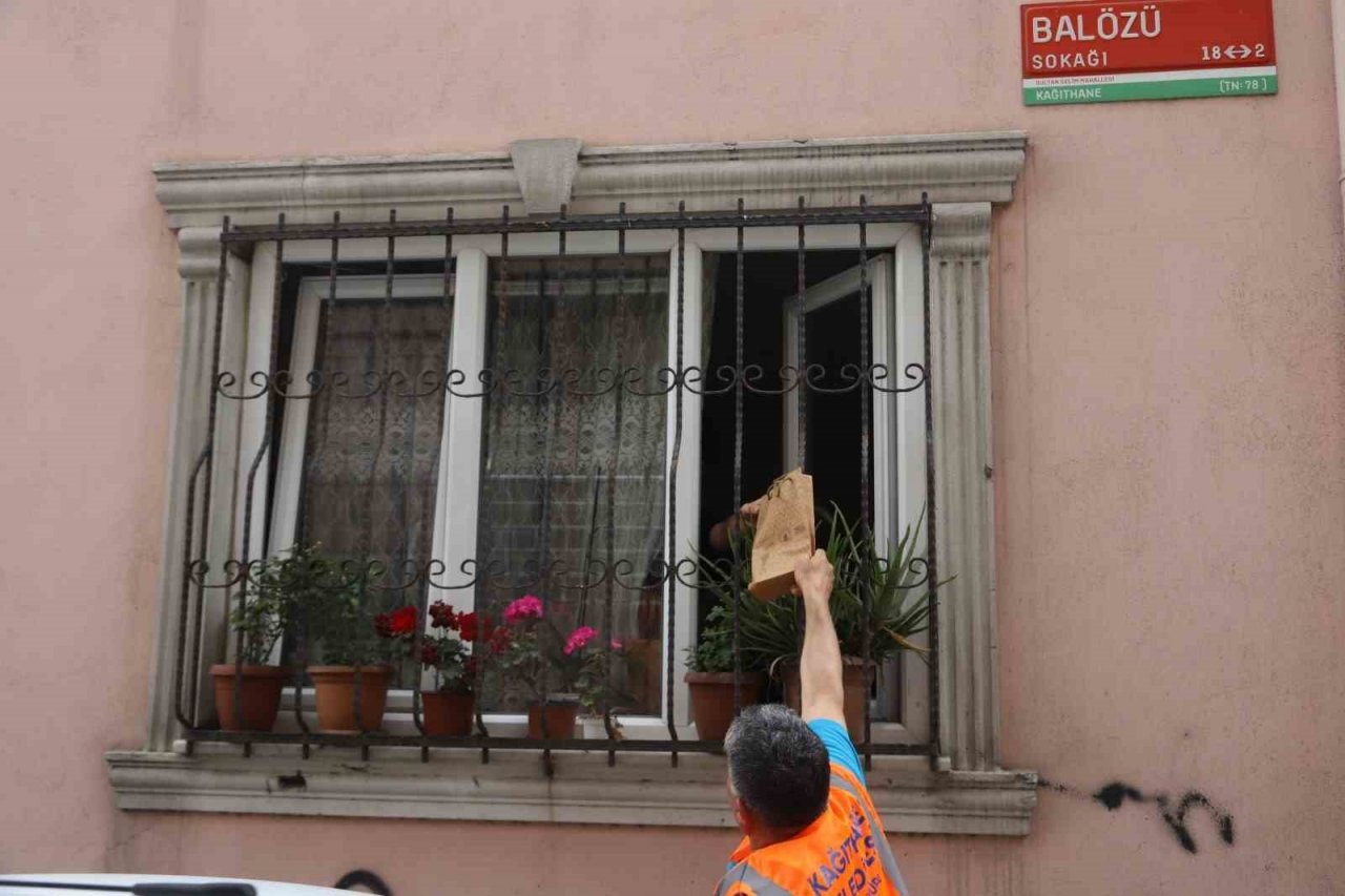 Kağıthane Belediyesinden YKS sınavı öncesi öğrencilere moral hediyesi