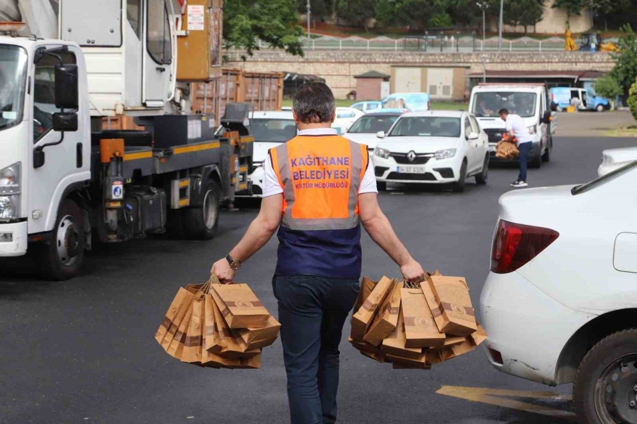 Kağıthane Belediyesinden YKS sınavı öncesi öğrencilere moral hediyesi