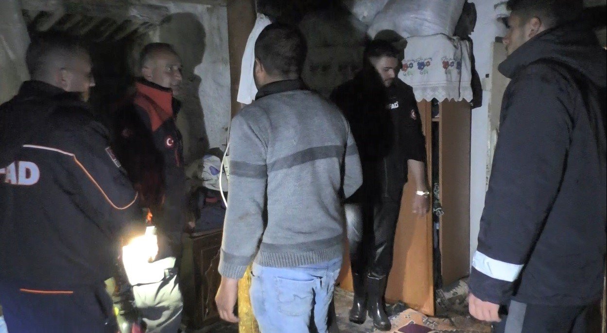 Kars’ta bir köyü sel vurdu, 10 ev selden zarar gördü