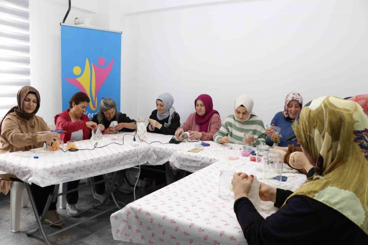 Atık malzemeler bu ellerde hayat buluyor