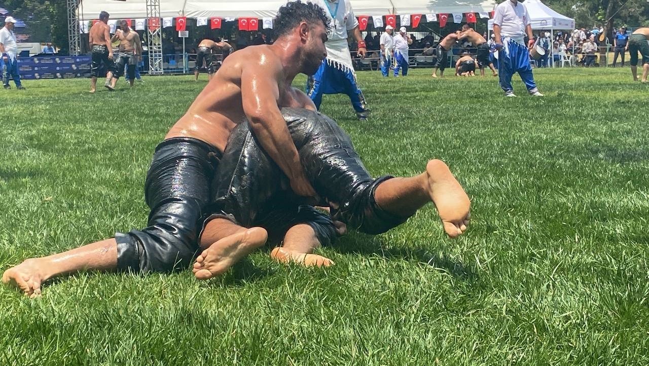 Hünkar Çayırı Yağlı Güreşleri başladı
